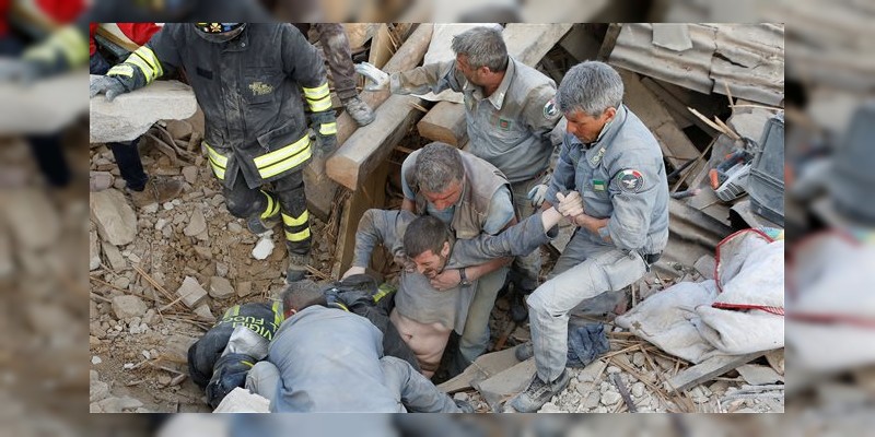 Dramático sismo en Italia deja muertos, niños atrapados y heridos  