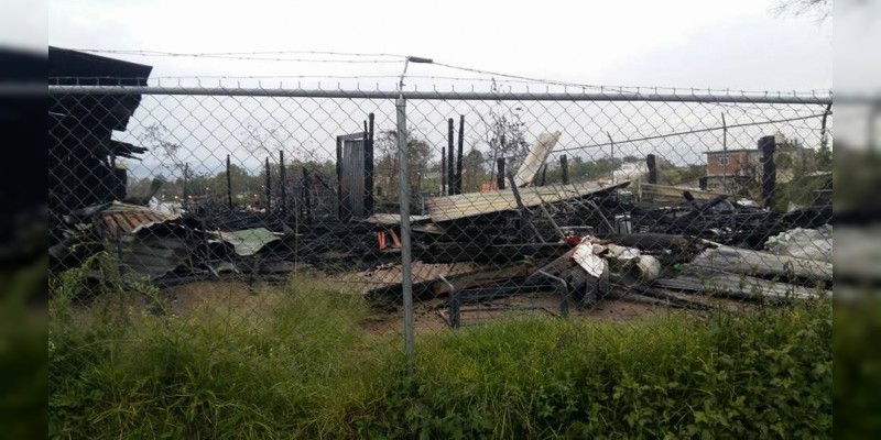Se queman 4 salones en escuela de Tarímbaro 