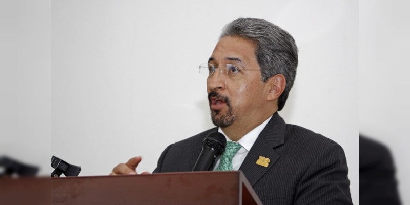 El rector Medardo Serna gastó 118 millones de pesos en flores, edecanes y comidas, acusa el SUEUM 