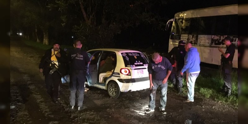 Atacan taxi y asesinan a chofer e hija menor en Uruapan 