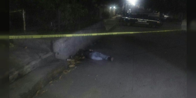 Tiran a persona herida de muerte en plena calle de Apatzingán 