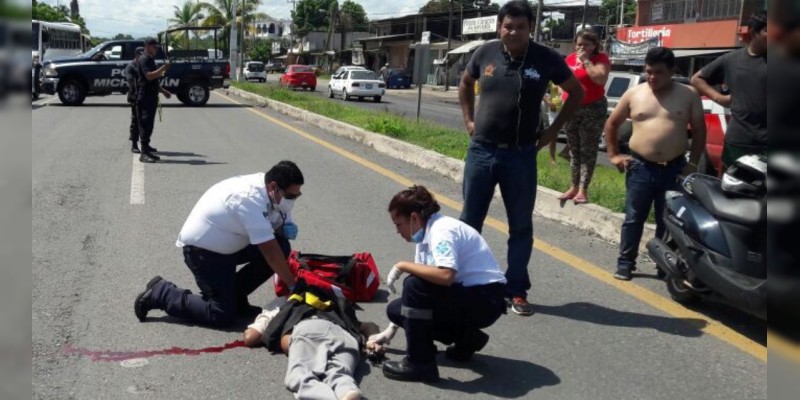 Muere persona de la tercera edad atropellada por moto, en Lázaro Cárdenas 