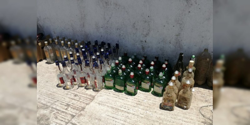 Realiza Sistema Penitenciario destrucción de 90 botellas de vino decomisadas  - Foto 0 
