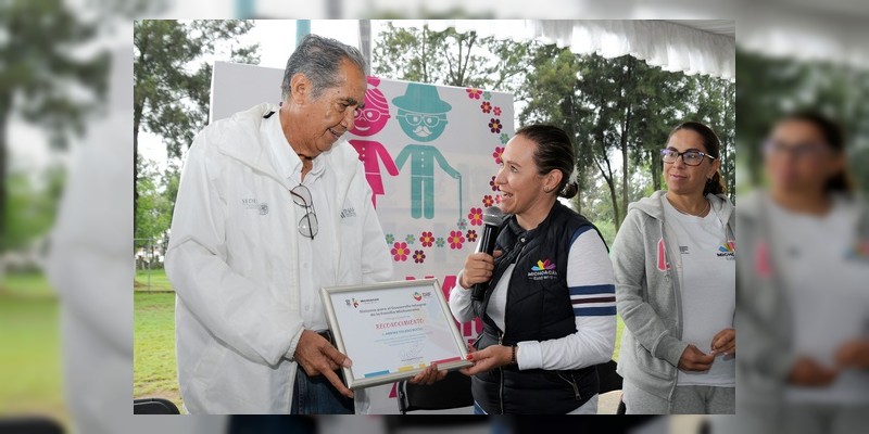 Adultos Mayores participan en Jornada Deportiva  