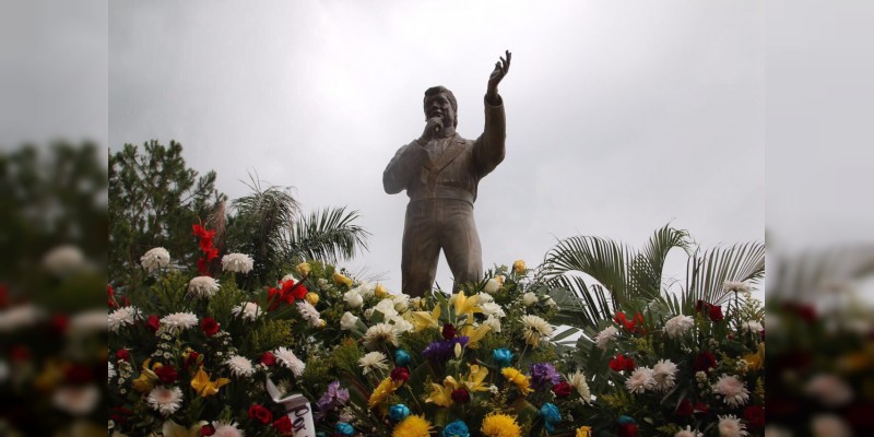 Juan Gabriel fue recordado por su gente en Parácuaro  