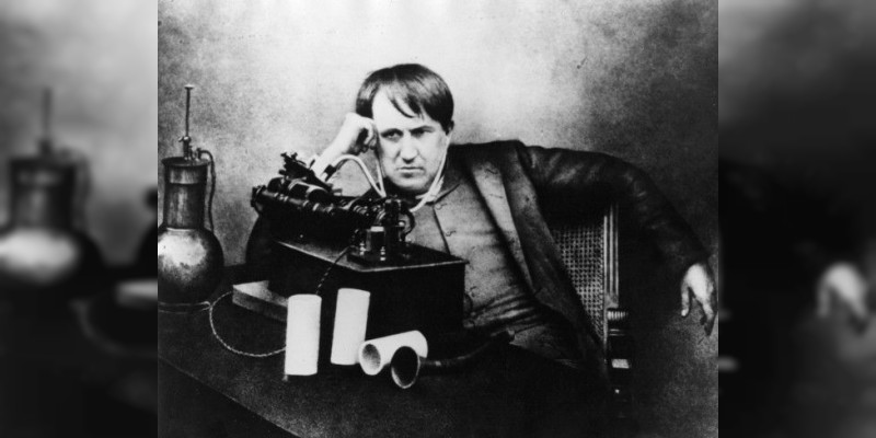 En 1879, Thomas Edison presenta el teléfono para hablar con los muertos  