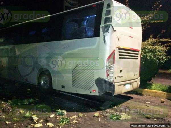 Un federal muerto y tres lesionados tras chocar camión en Zinapécuaro, Michoacán - Foto 2 