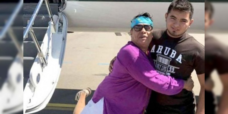 "Viudo" de Juan Gabriel hizo presencia en su homenaje con nuevo galán  