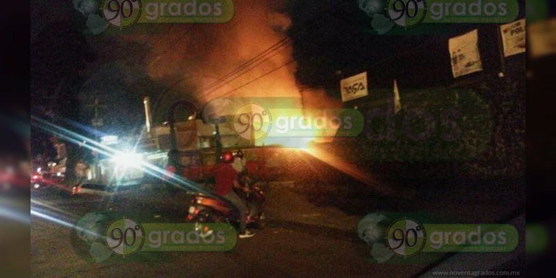 Arde mercado de La Charanda en Uruapan  - Foto 0 