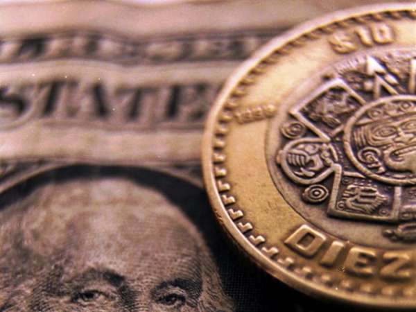 Cierra dólar en $16.63 a la venta en bancos capitalinos  