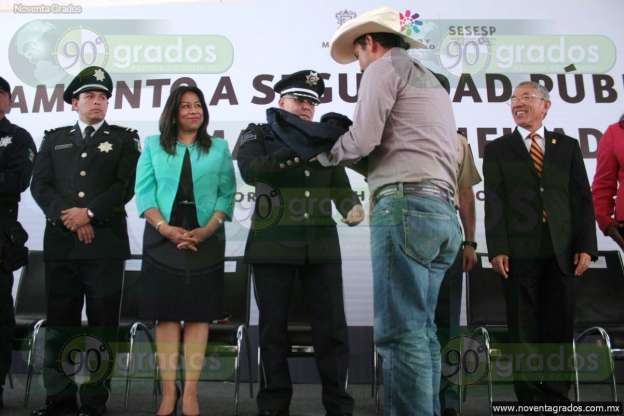 Entregan vehículos, armas y equipamiento a policías de Michoacán - Foto 2 