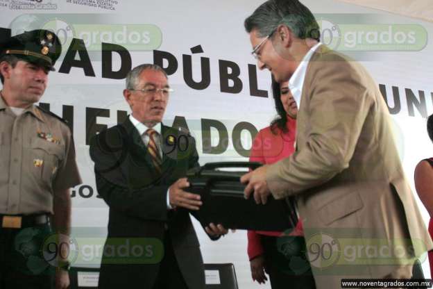 Entregan vehículos, armas y equipamiento a policías de Michoacán - Foto 3 