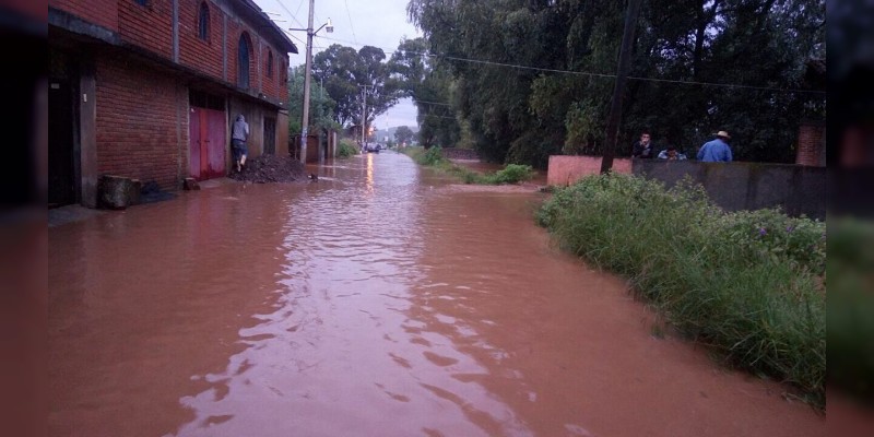 Auxilia PC a habitantes de Lagunillas ante inundaciones  