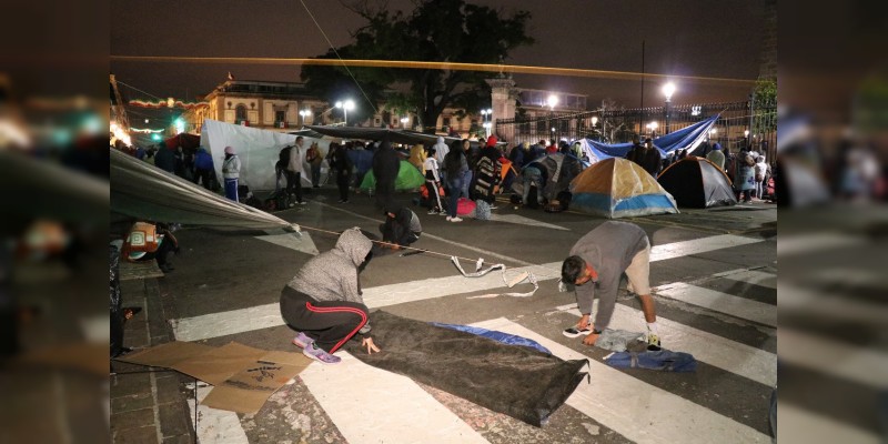 Tras diálogo, CNTE levanta plantón en centro de Morelia - Foto 1 
