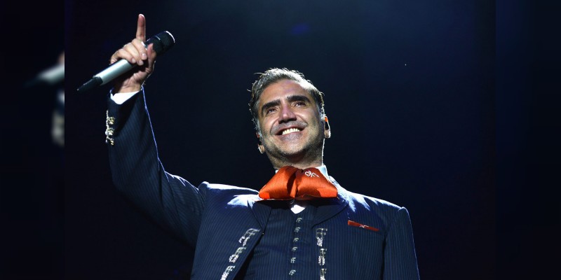 El "Potrillo" siguió cantando con todo y sismo en el Auditorio Nacional  