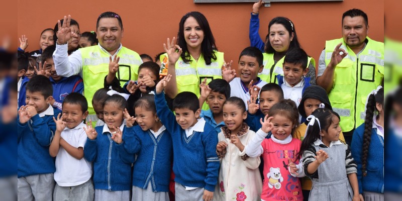Dignifica Instituto de la Infraestructura Física Educativa del Estado de Michoacán escuelas de Nahuatzen 