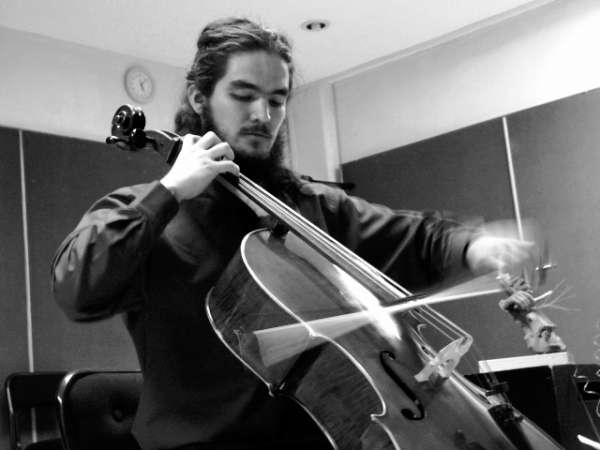 Violonchelista nicolaita recibe Premio Nacional de la Juventud 2015‏ 