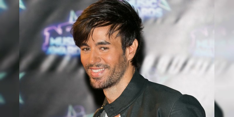 Enrique Iglesias pone en riesgo su vida por querer trasmitir vía Facebook el huracán Irma  