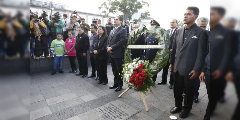 Conmemoran Gobernador y familiares a víctimas del 15-S - Foto 1 
