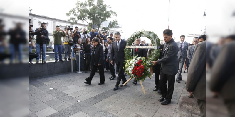 Autoridades hicieron guardia de honor por las víctimas de los ataques terroristas del 2008 