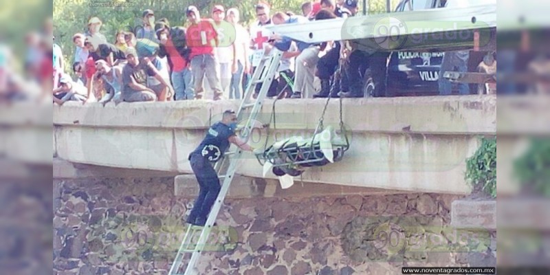 Muere al caer al río y quedar atrapado en su camioneta, en Villagrán - Foto 2 