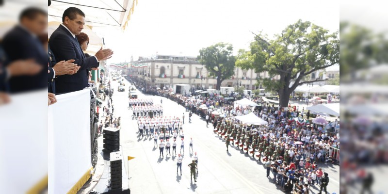 Refrenda ciudadanía confianza; inunda el Centro de Morelia en desfile cívico-militar 