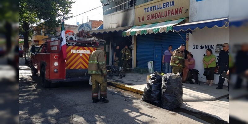 Frutería se incendia en Zamora, Michoacán - Foto 0 