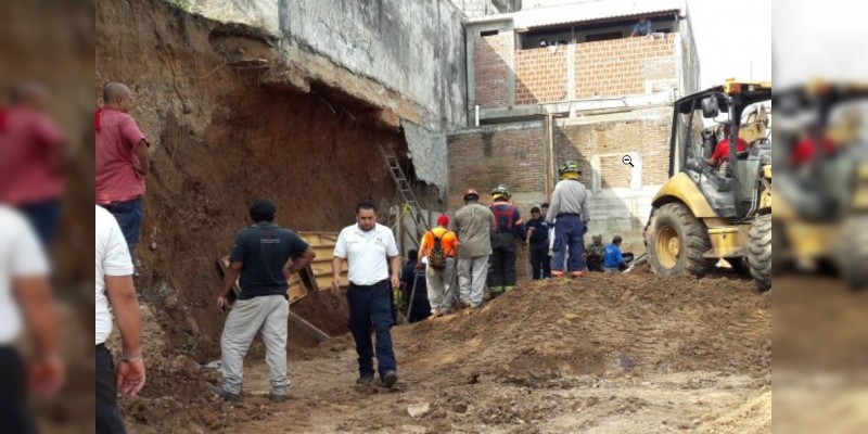 Cuatro son sepultados al derrumbarse construcción en Lázaro Cárdenas - Foto 1 