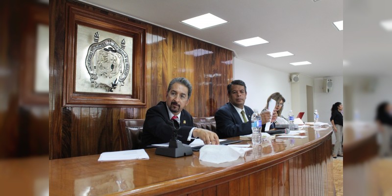 Para Zoraida Vázquez, Diego Valadés, Enrique Acha, Francisco Araiza y Robert Merton, doctorado honoris causa de UMSNH 