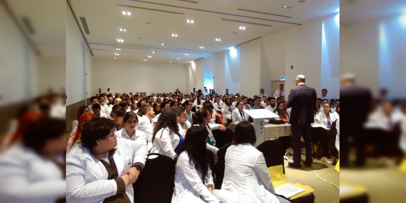 231 médicos pasantes prestarán su servicio social en IMSS prospera 