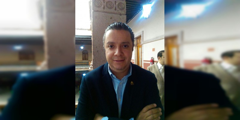  Sana la medida de quitar prerrogativas a los partidos políticos: Luis Navarro 
