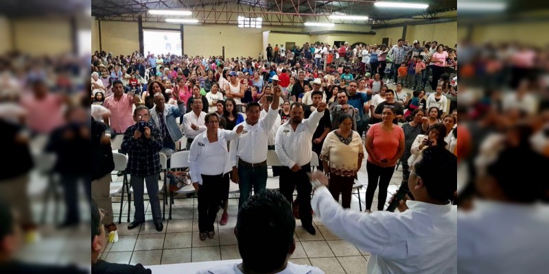 Carlos Torres Piña toma protesta a más de mil nuevos simpatizantes del PRD 