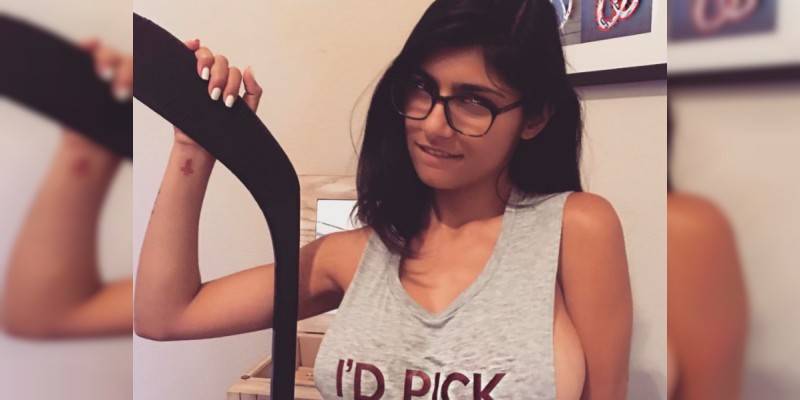 Mia Khalifa se desnuda y se toca de manera provocativa en un video, lo sube a redes sociales  