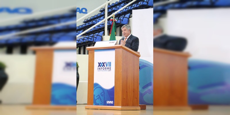 Martínez Rubio entrega el XXXVII Informe UVAQ 
