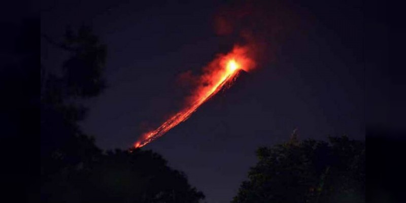 Reportan erupción en El Volcán de Fuego de Guatemala 