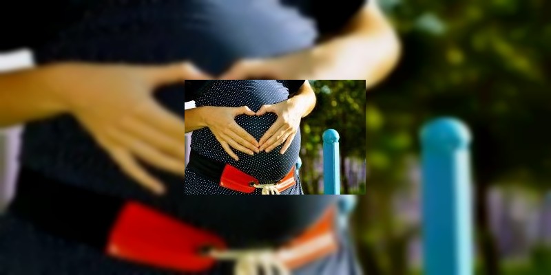 Se le rompió la fuente al aire a famosa conductora de televisión  - Foto 0 