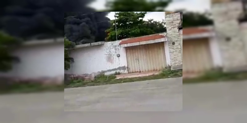 Fuerte incendio se registra en Apatzingán - Foto 4 