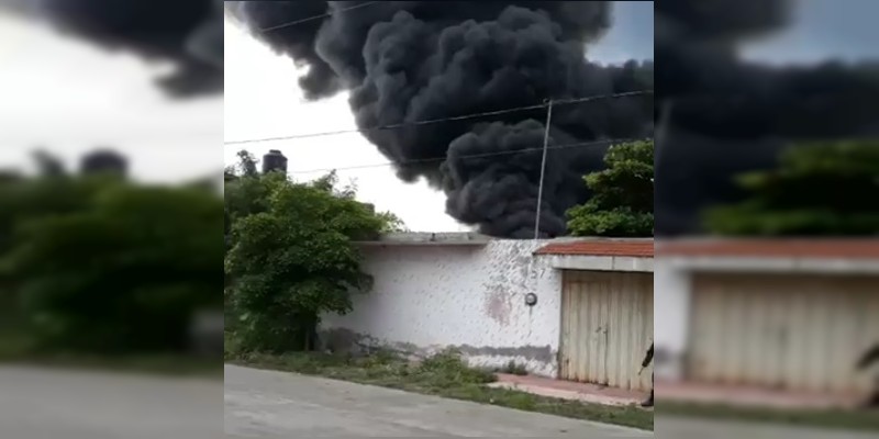 Fuerte incendio se registra en Apatzingán - Foto 5 