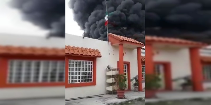 Fuerte incendio se registra en Apatzingán - Foto 8 