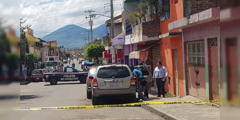 Motosicarios ejecutan a individuo en calles de Zamora  