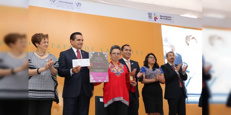 Entrega Gobernador Premio Estatal de las Artes "Eréndira" 2017 