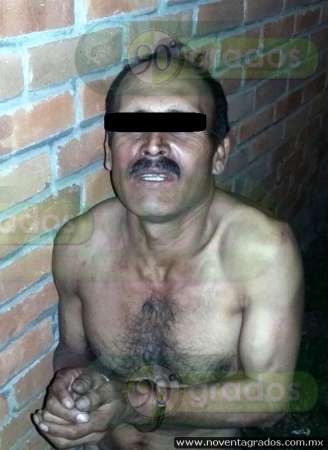 Detienen a escandaloso, ebrio y desnudo con AR-15 en Tacámbaro, Michoacán - Foto 0 