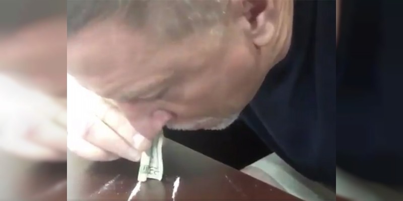 Renuncia entrenador de los Delfines, tras difundirse video donde inhala cocaína 