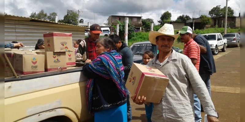 400 familias de Ario reciben despensas alimenticias, resultado de sus gestiones 