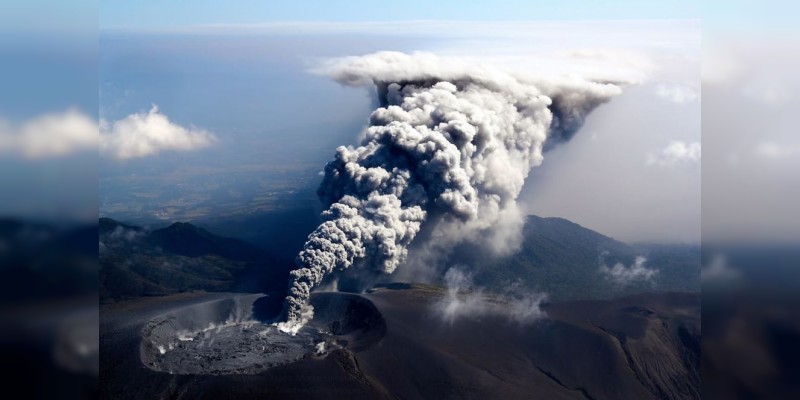 La erupción del volcán Shinmoedake 