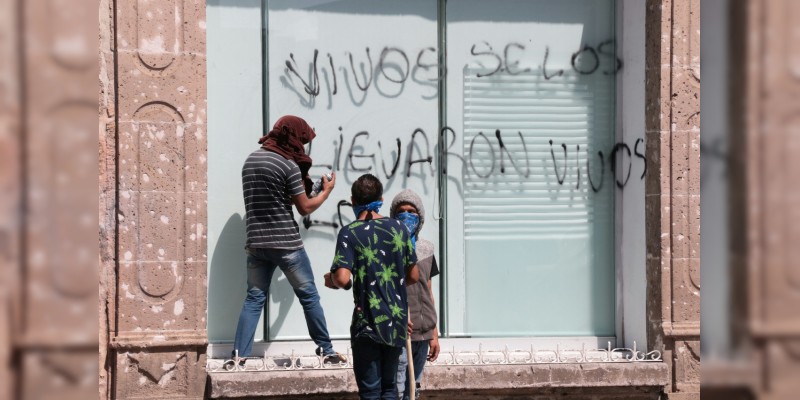 Presidente municipal de Morelia consideró los graffitis de manifestaciones como actos vandálicos y libertinaje 