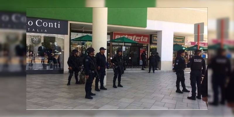 Por amenaza de bomba, evacuan plaza comercial en Oaxaca 
