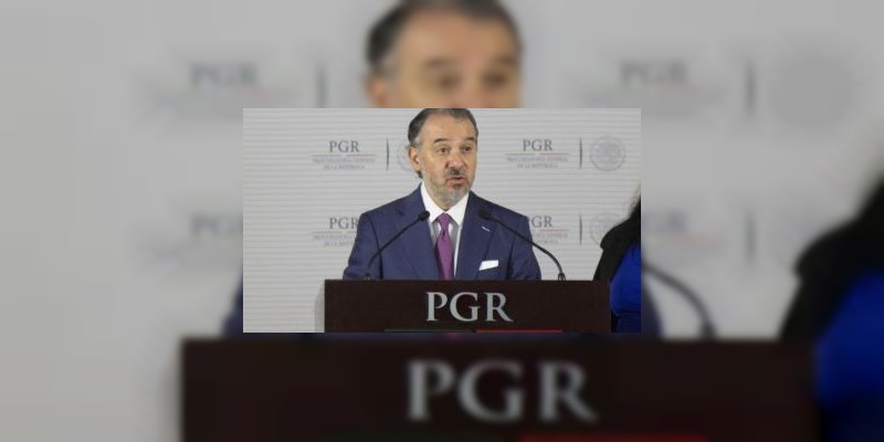 Raúl Cervantes deja la PGR 