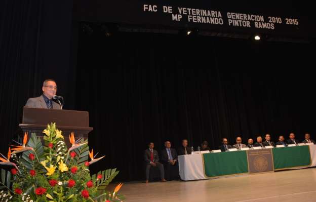 Deben los profesionistas aprovechar la oportunidad social de servir con ética - Foto 0 