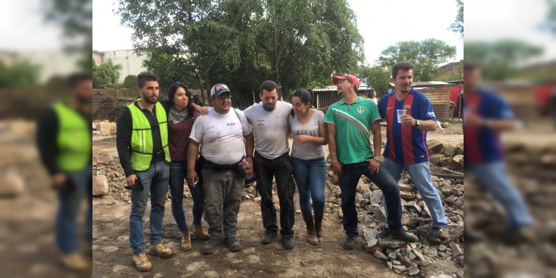 Continúan michoacanos con la hermosa labor de ayudar a los afectados por los sismos  - Foto 1 